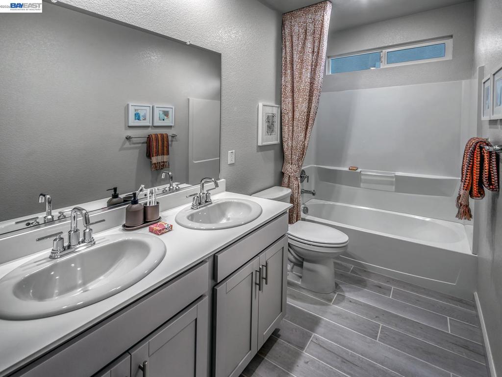 5200 Kestrel St Property Photo 2