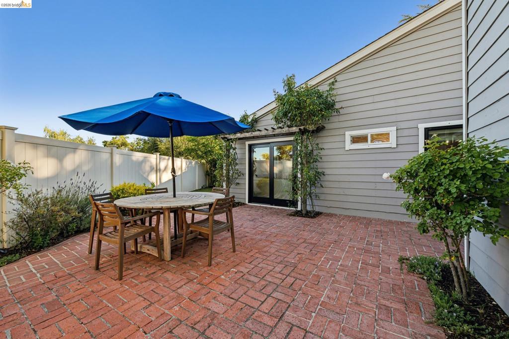 1912 Ascot Dr Property Photo 32