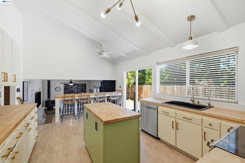 241 Garnet Drive Property Photo 17