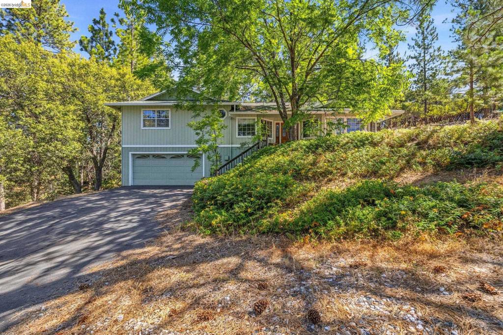 12033 Hillhurst Cir Property Photo 1