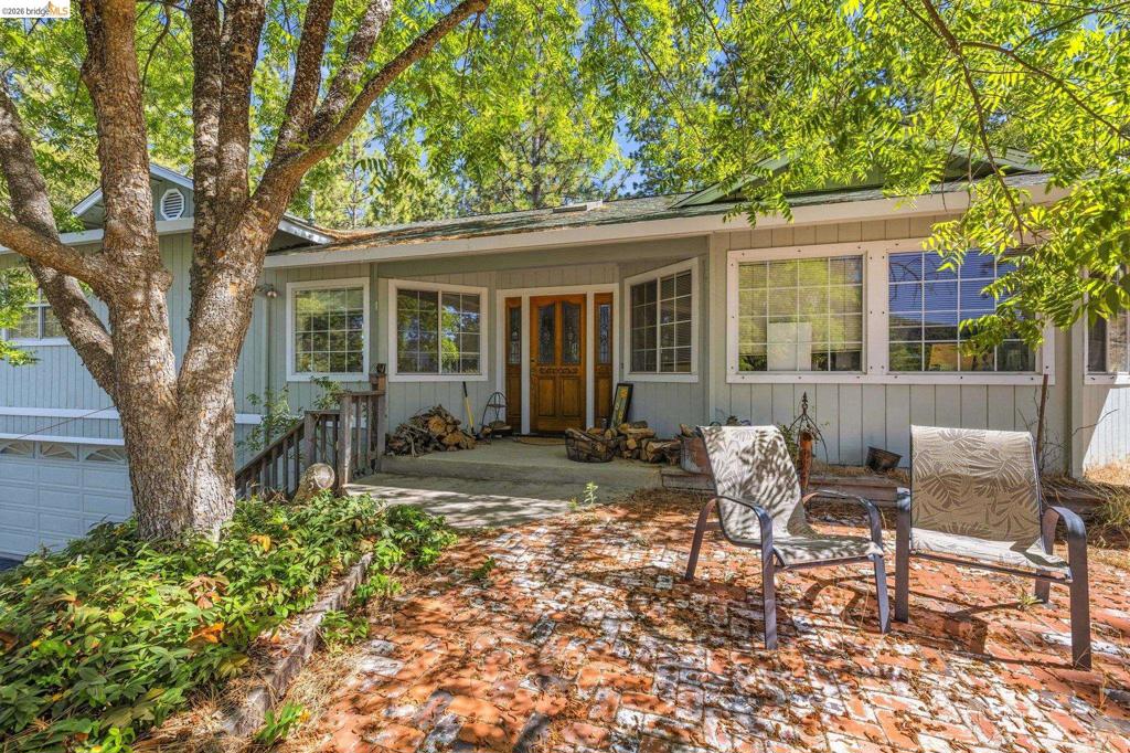 12033 Hillhurst Cir Property Photo 3