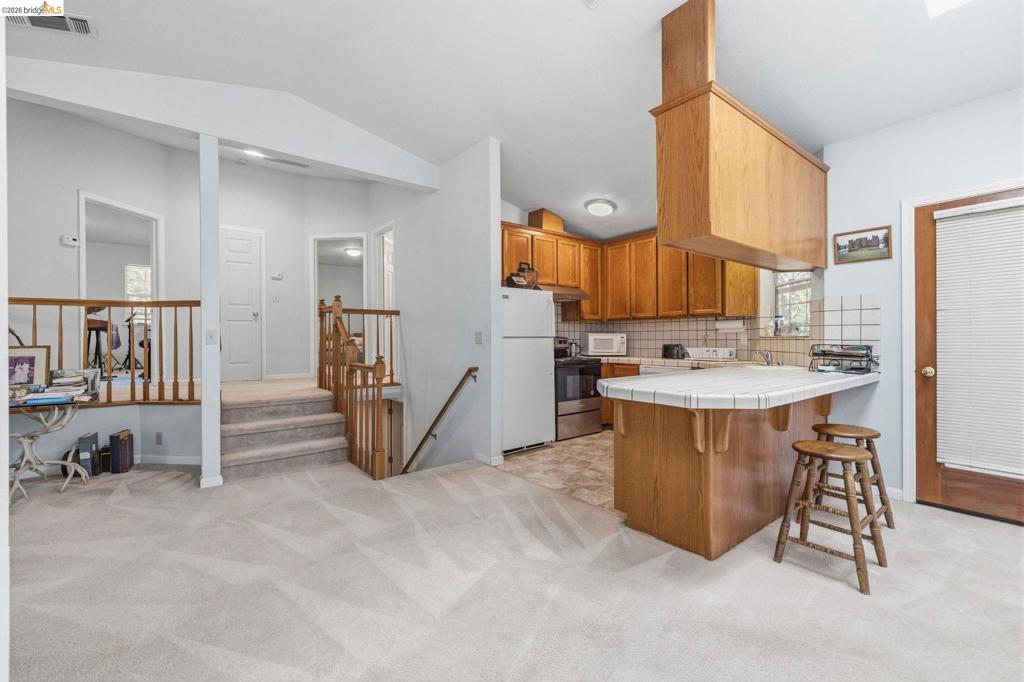 12033 Hillhurst Cir Property Photo 9