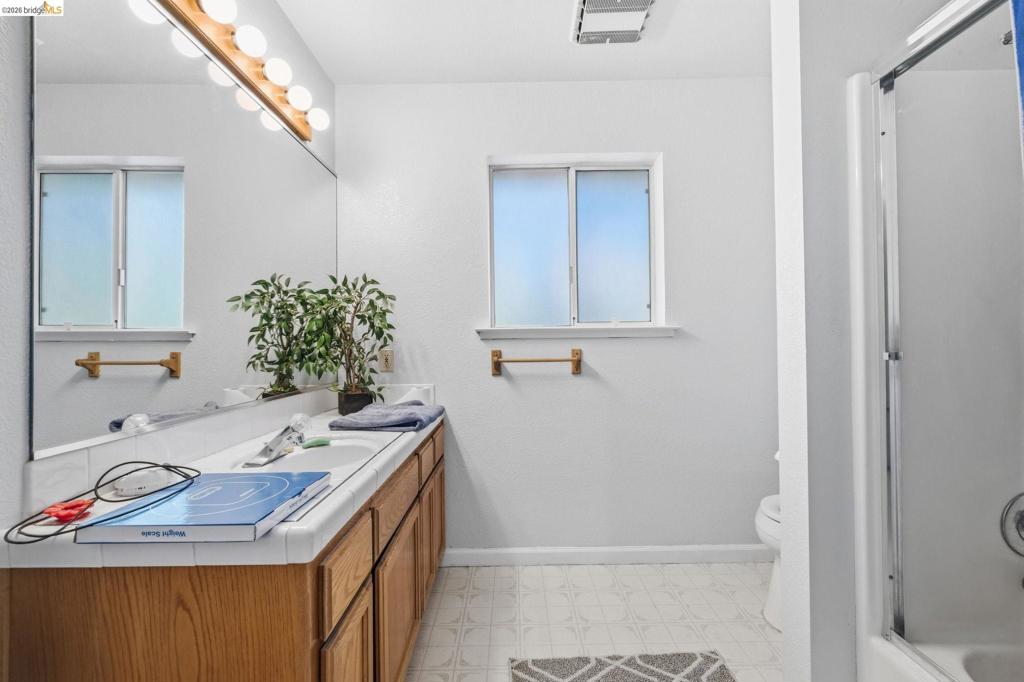 12033 Hillhurst Cir Property Photo 14