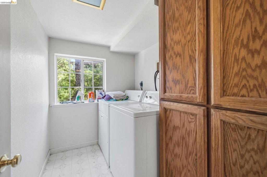 12033 Hillhurst Cir Property Photo 18