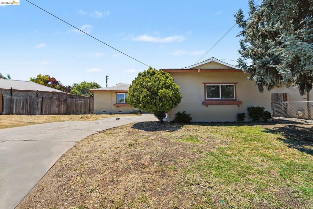 2467 Tanager Cir Property Photo 1