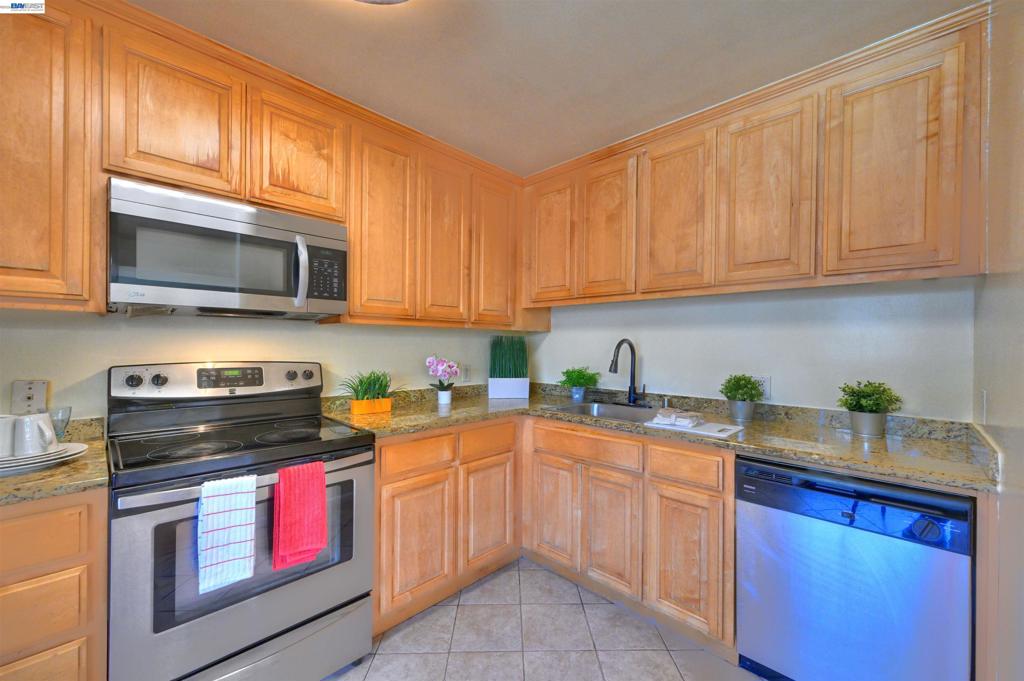 660 Fargo Ave 6 Property Photo 14
