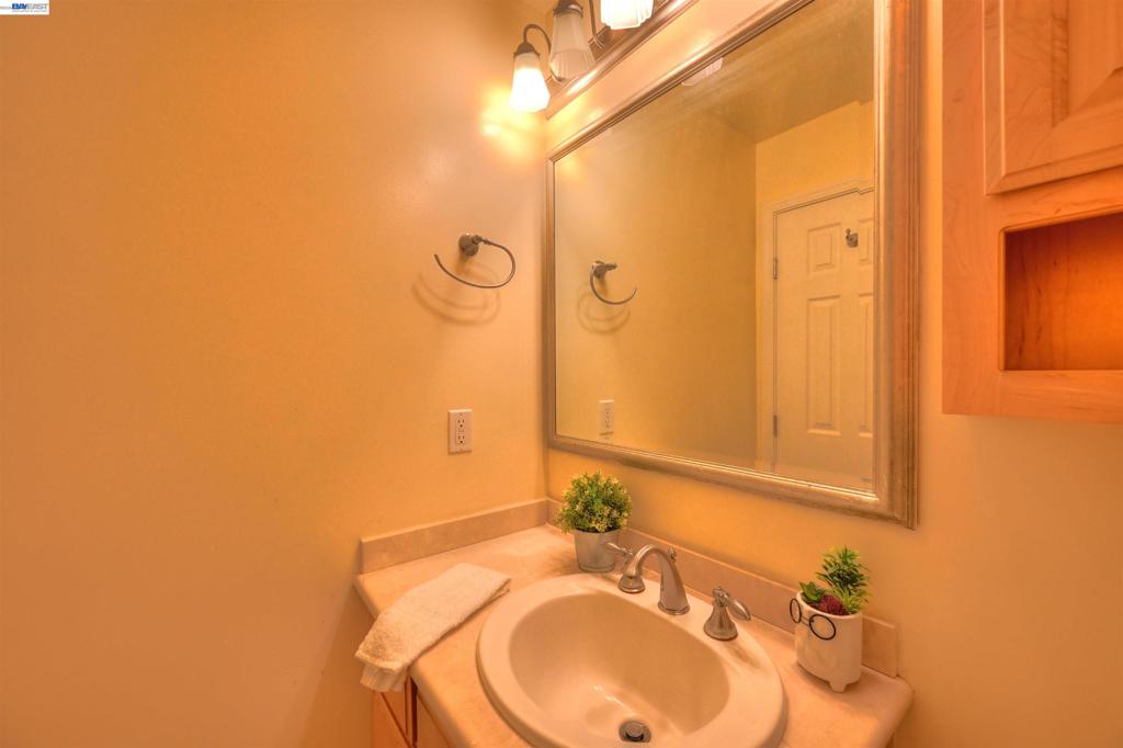 660 Fargo Ave 6 Property Photo 16