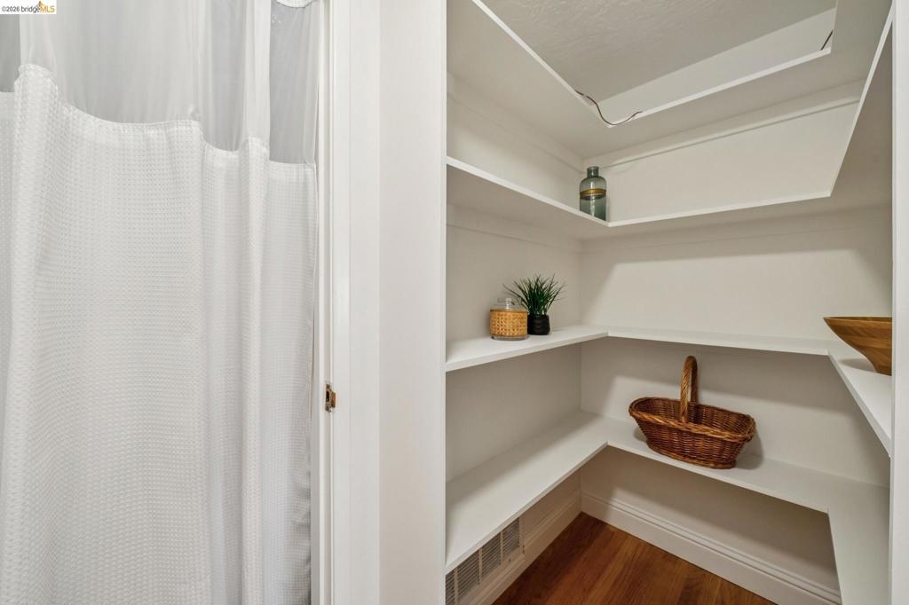 1410 Lakeshore Ave 5 Property Photo 88