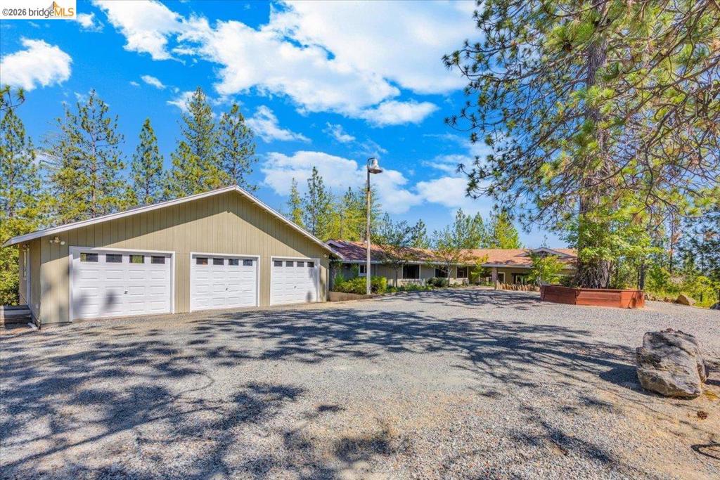 10421 Dexter Ln Property Photo 1