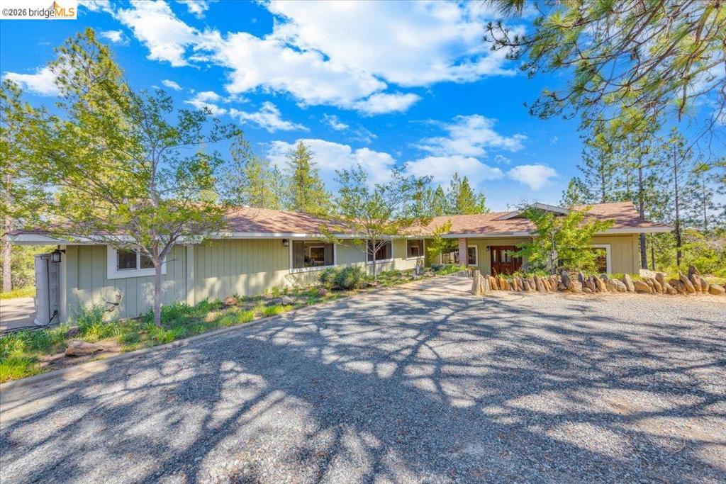 10421 Dexter Ln Property Photo 2