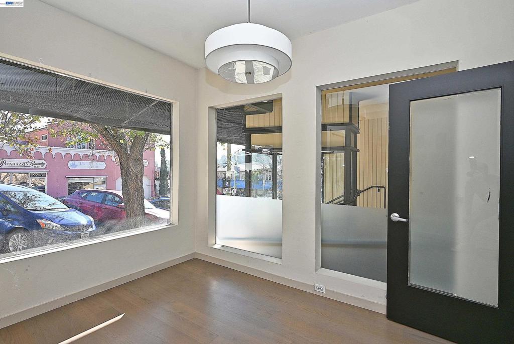 6211 A La Salle Ave Property Photo 6