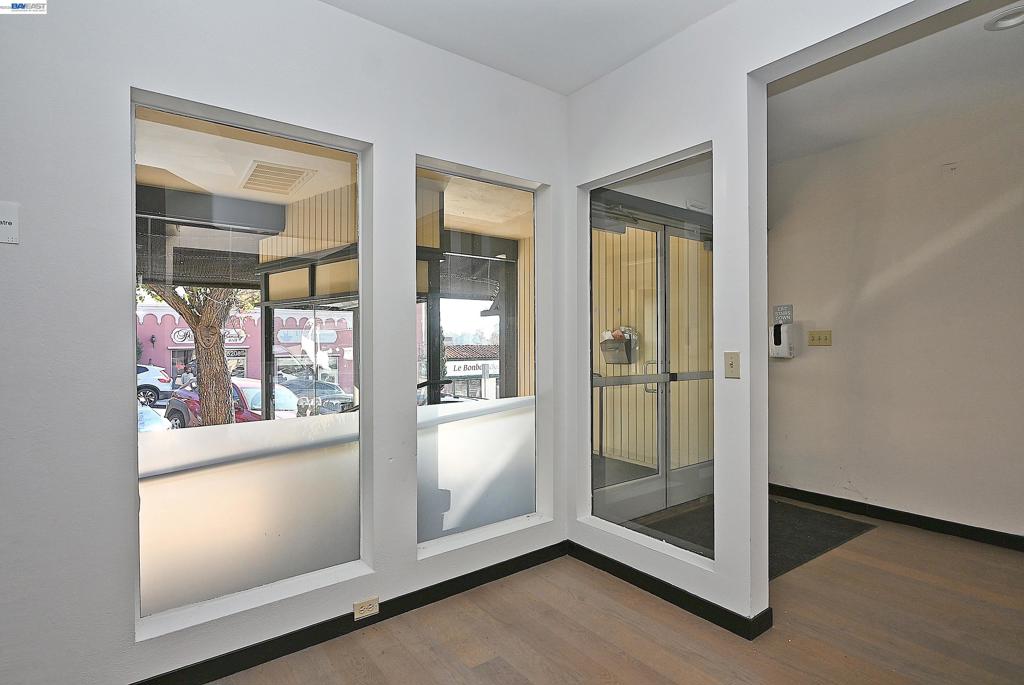 6211 A La Salle Ave Property Photo 7