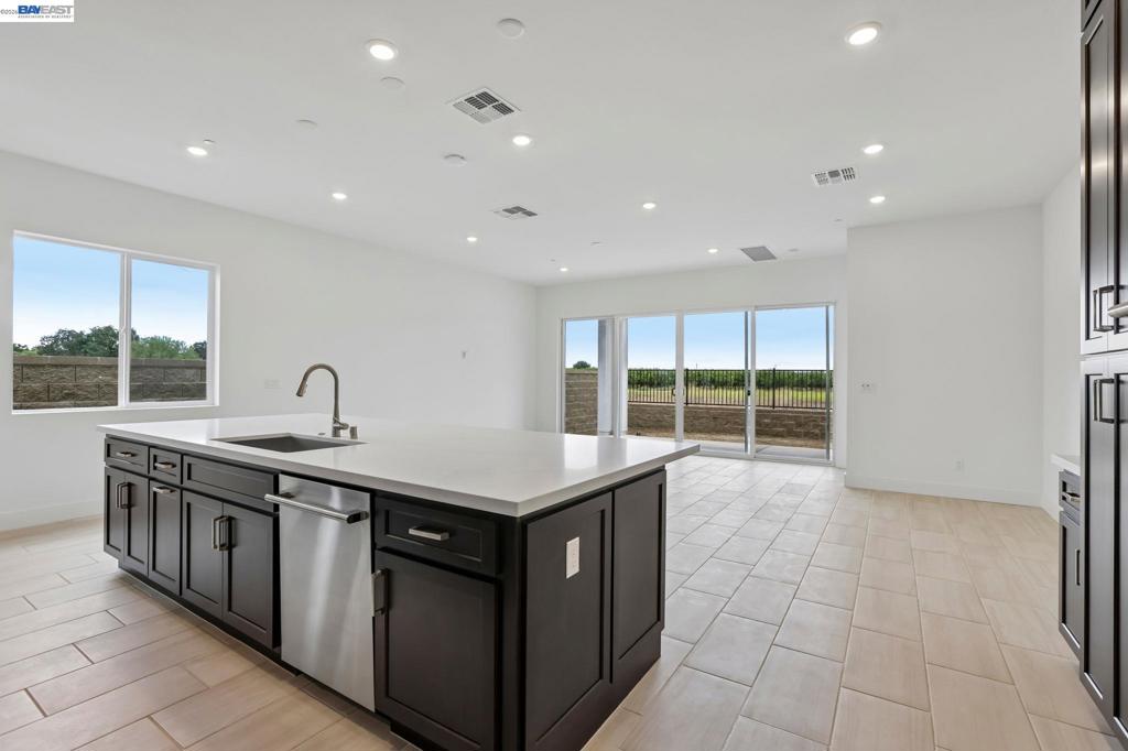 1095 Riverbend Drive Property Photo 4