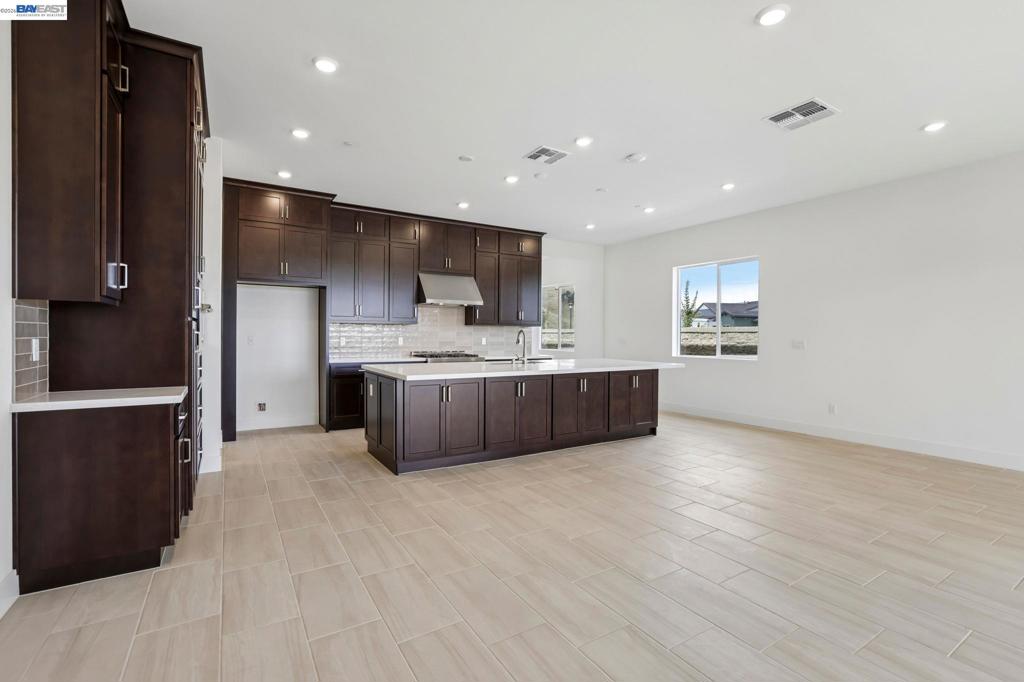 1095 Riverbend Drive Property Photo 6
