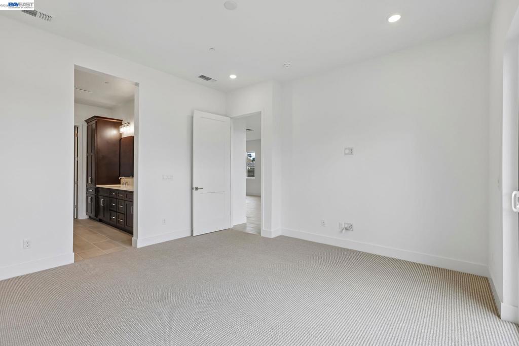 1095 Riverbend Drive Property Photo 17