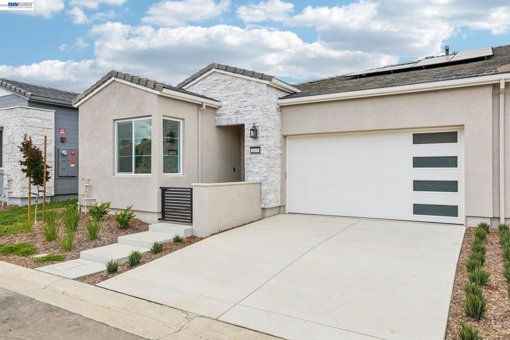 1079 Riverbend Drive Property Photo 1