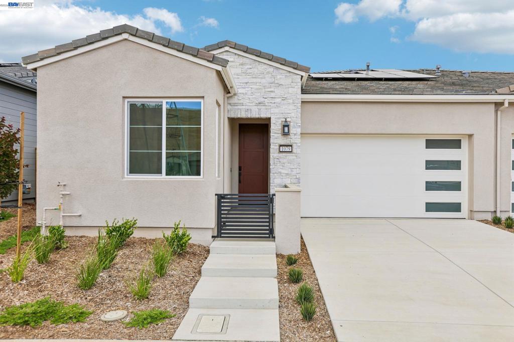 1079 Riverbend Drive Property Photo 2