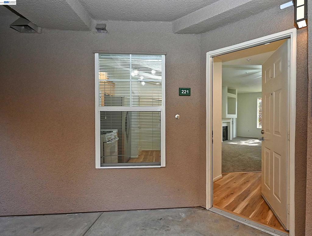 280 Caldecott Ln 221 Property Photo 2