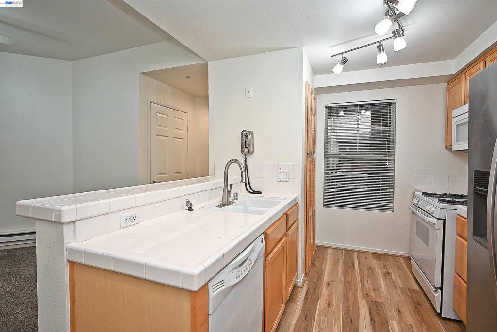 280 Caldecott Ln 221 Property Photo 8