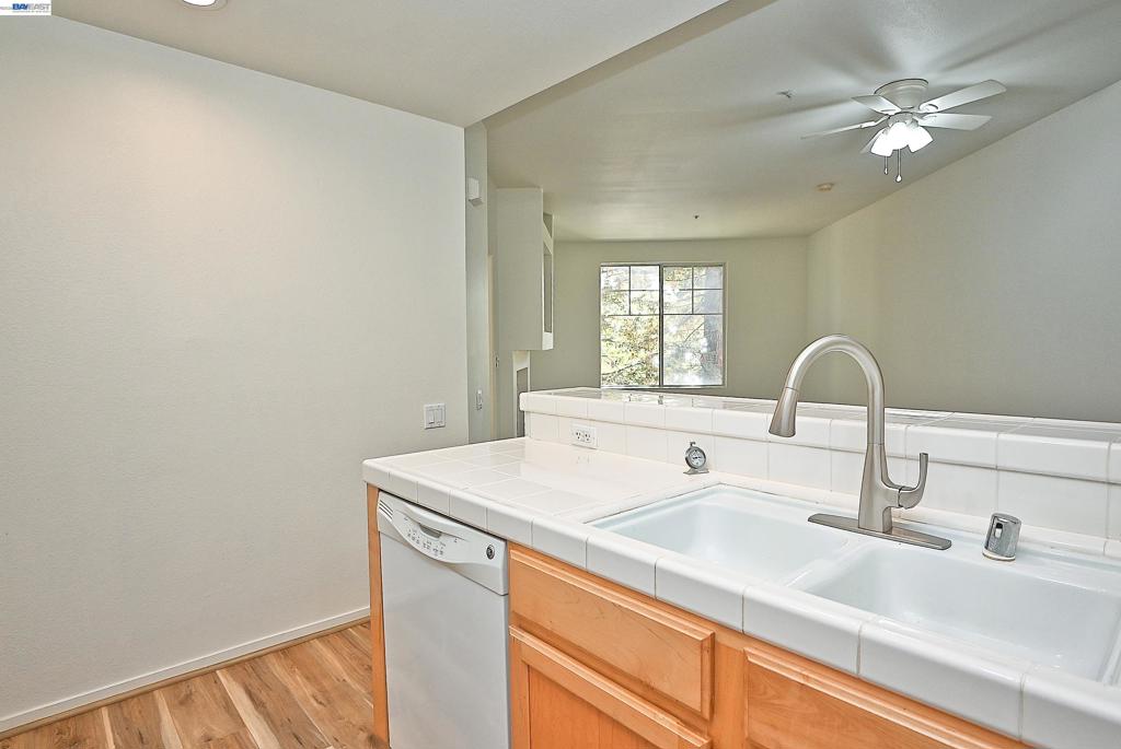 280 Caldecott Ln 221 Property Photo 17