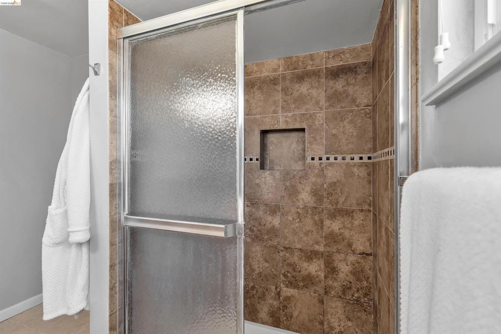 733 40th St Property Photo 18