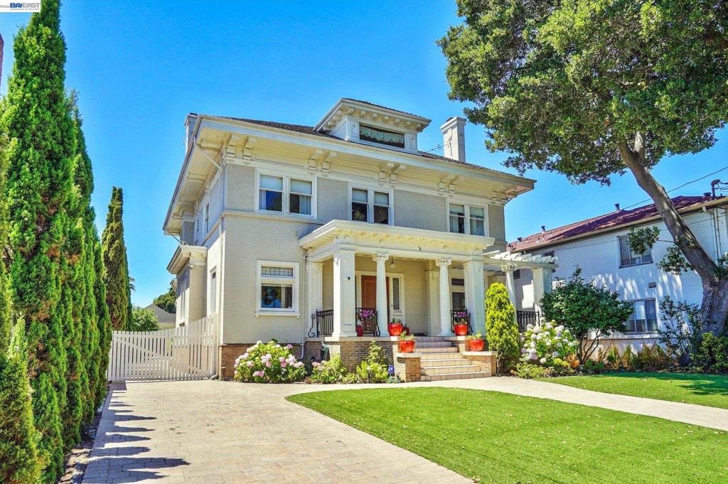 2056 Santa Clara Ave Property Photo 1