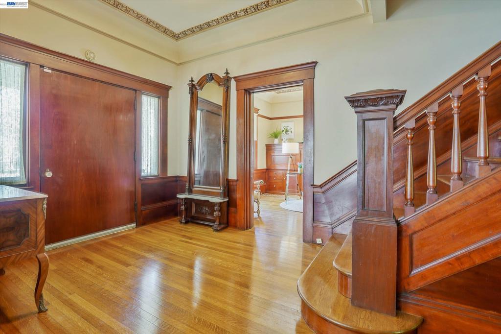 2056 Santa Clara Ave Property Photo 6