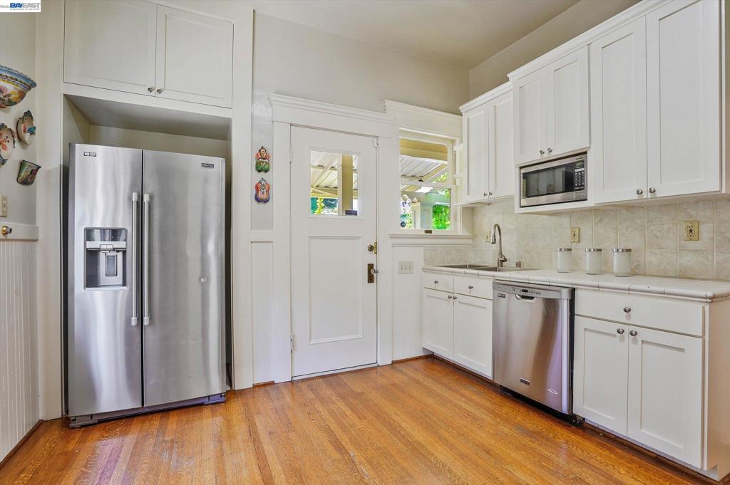 2056 Santa Clara Ave Property Photo 13
