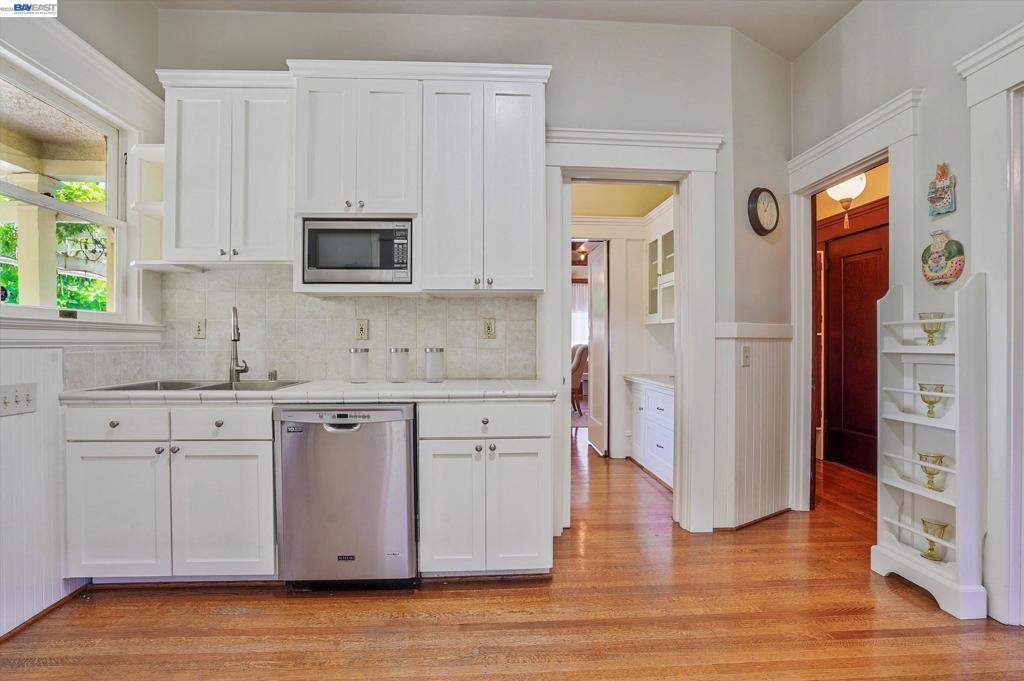 2056 Santa Clara Ave Property Photo 15