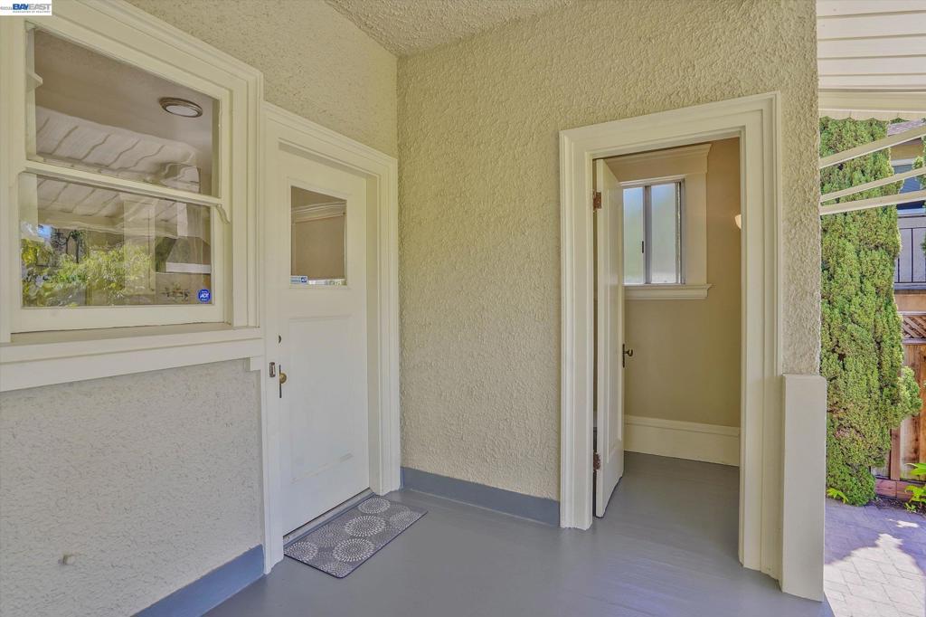 2056 Santa Clara Ave Property Photo 21