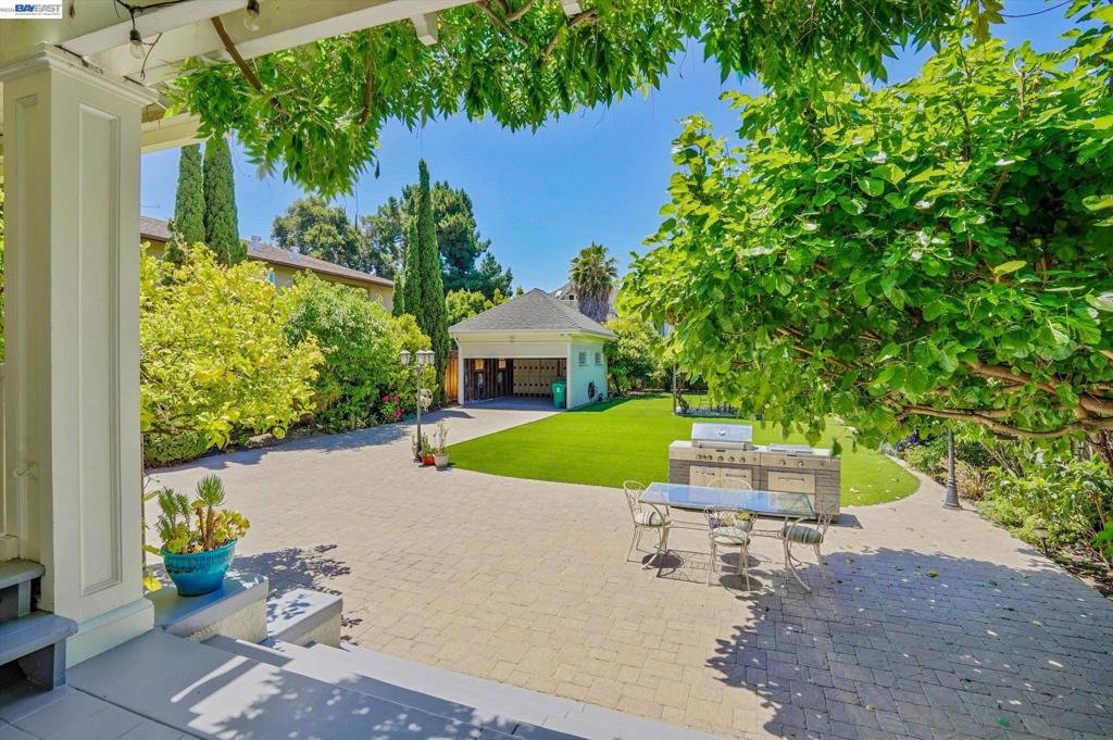 2056 Santa Clara Ave Property Photo 25
