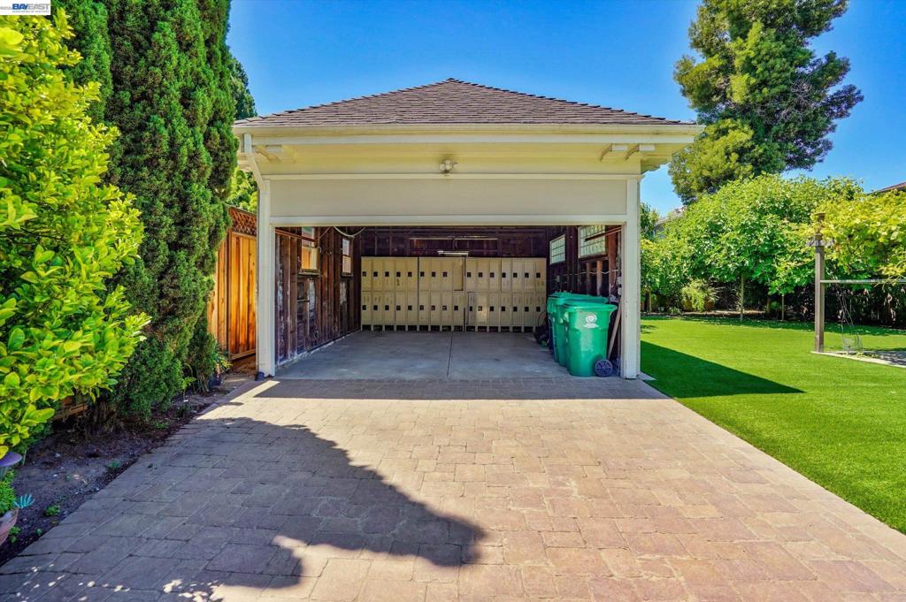 2056 Santa Clara Ave Property Photo 28