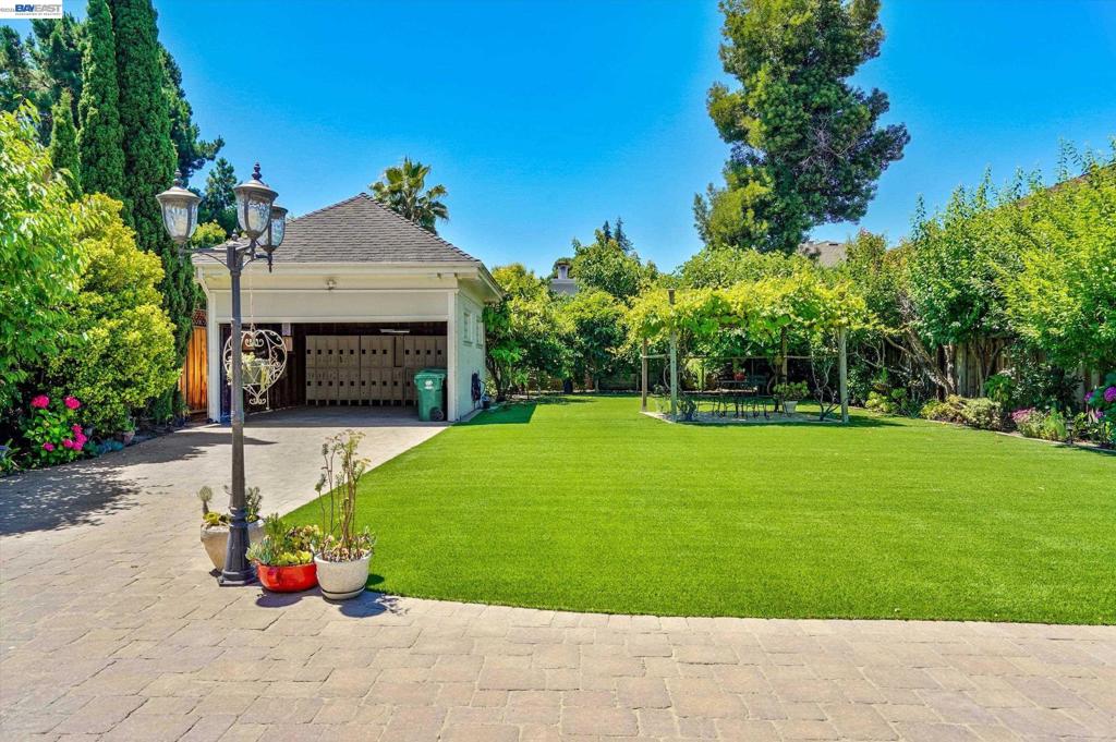 2056 Santa Clara Ave Property Photo 31