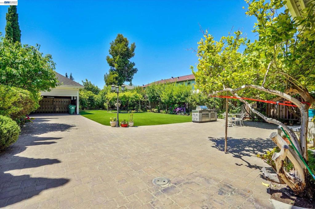 2056 Santa Clara Ave Property Photo 32