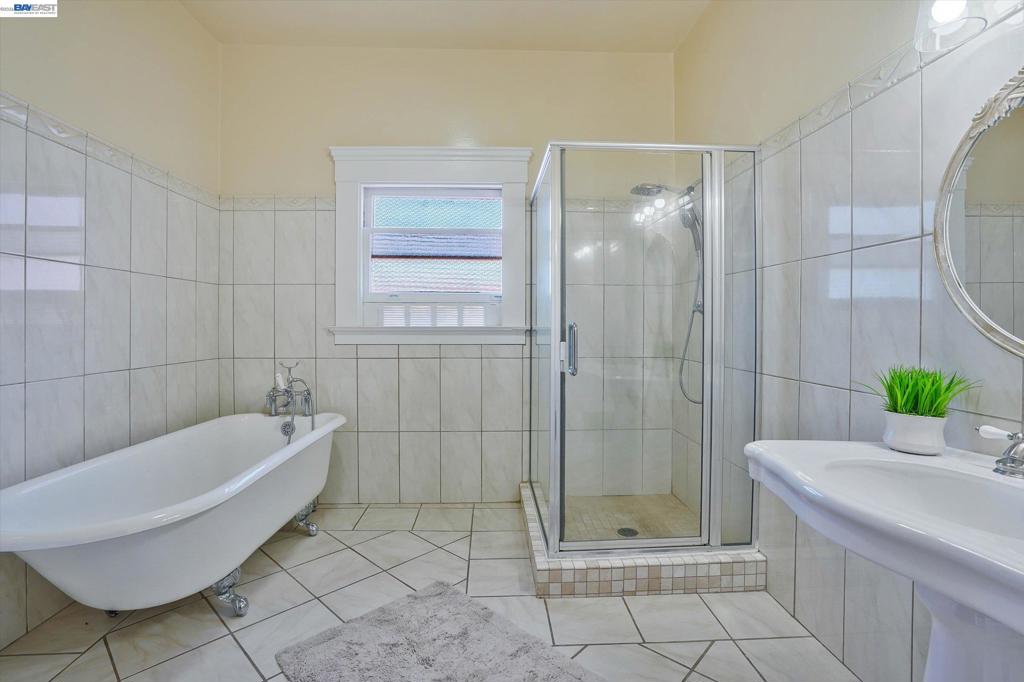 2056 Santa Clara Ave Property Photo 41