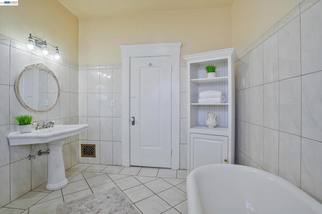 2056 Santa Clara Ave Property Photo 43