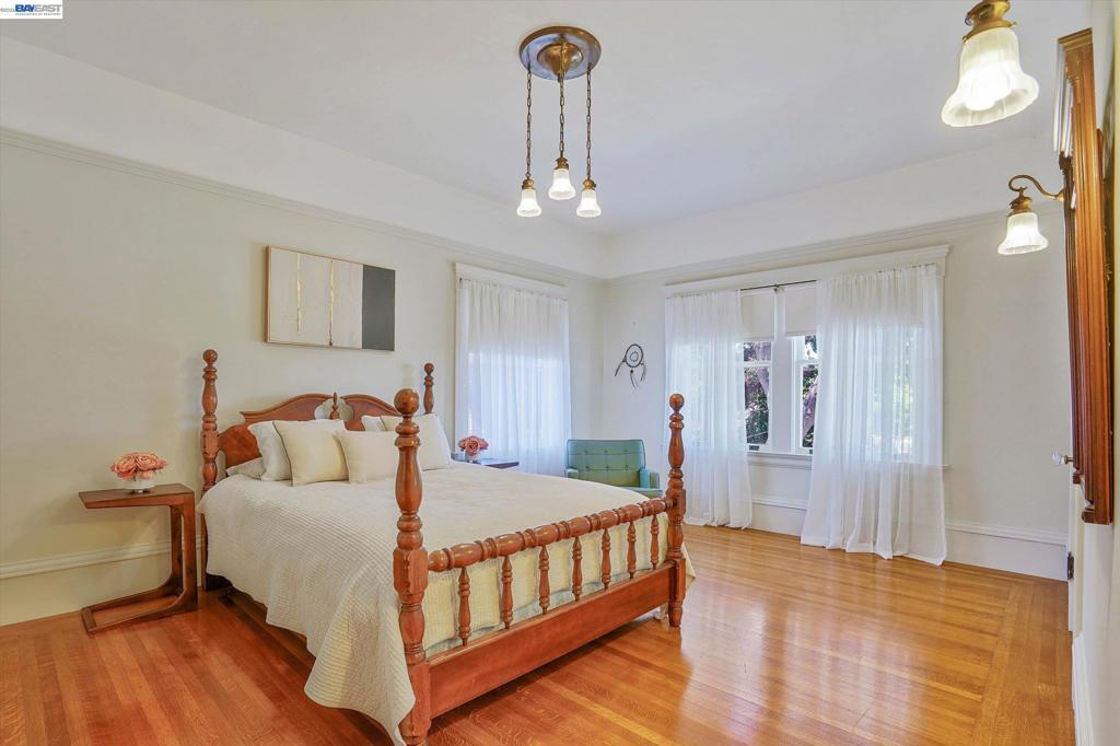 2056 Santa Clara Ave Property Photo 45