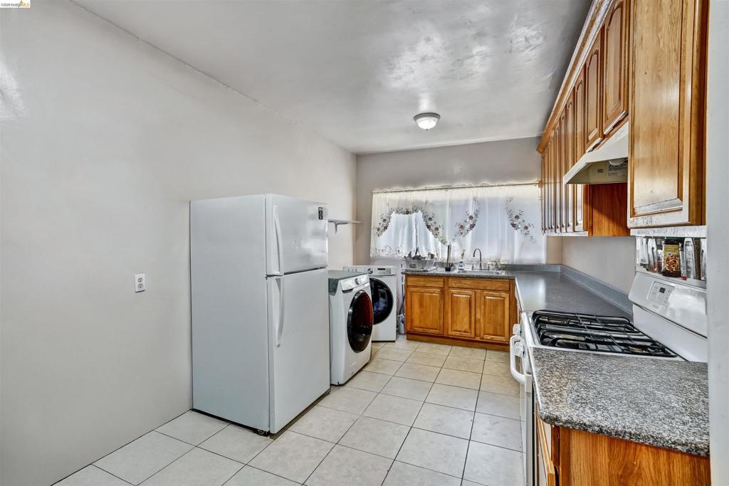 1390 Highland Blvd Property Photo 3
