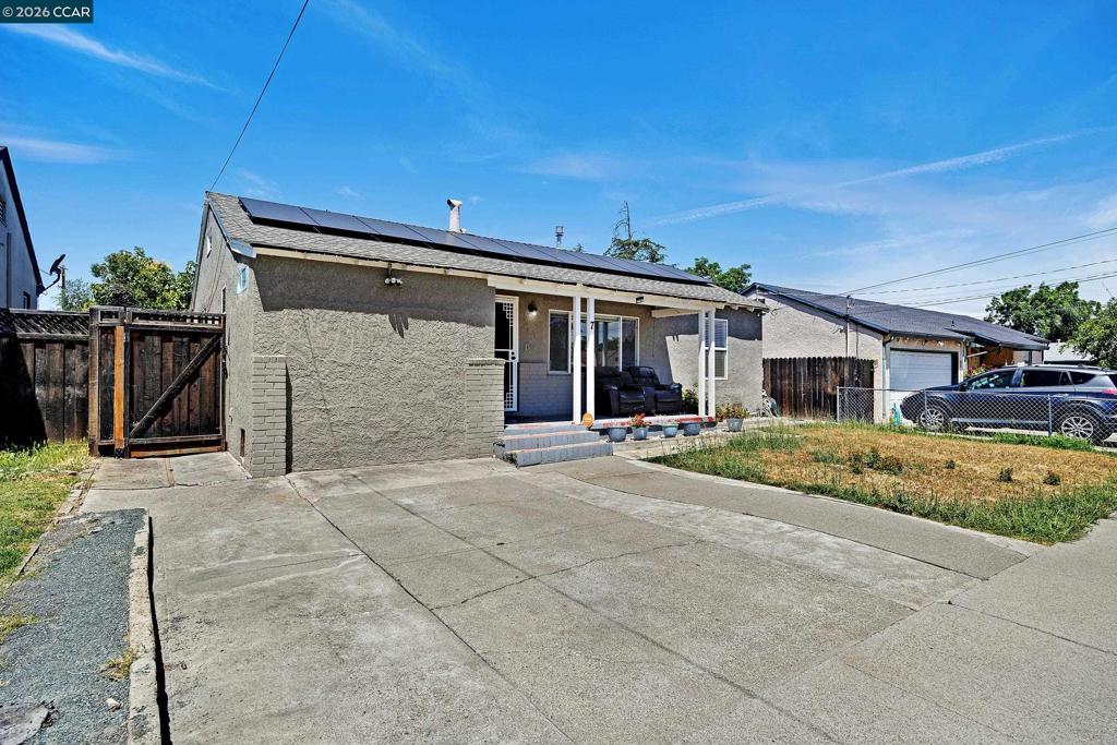 7 Lawrence Ave Property Photo 2