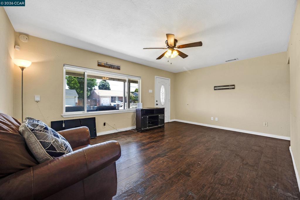 7 Lawrence Ave Property Photo 6