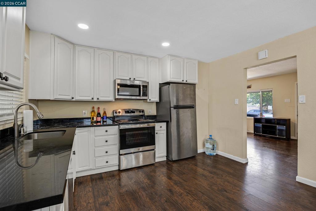 7 Lawrence Ave Property Photo 13