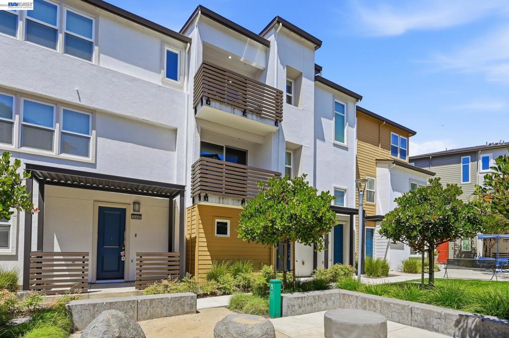 39482 Capstone Cmn Property Photo 2