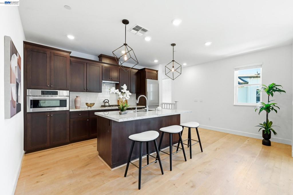 39482 Capstone Cmn Property Photo 9