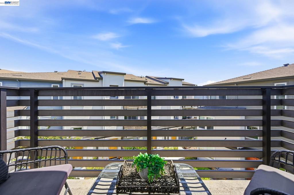 39482 Capstone Cmn Property Photo 39