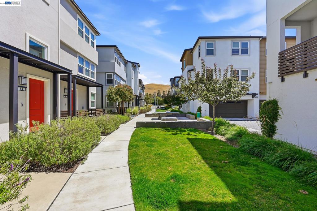 39482 Capstone Cmn Property Photo 54