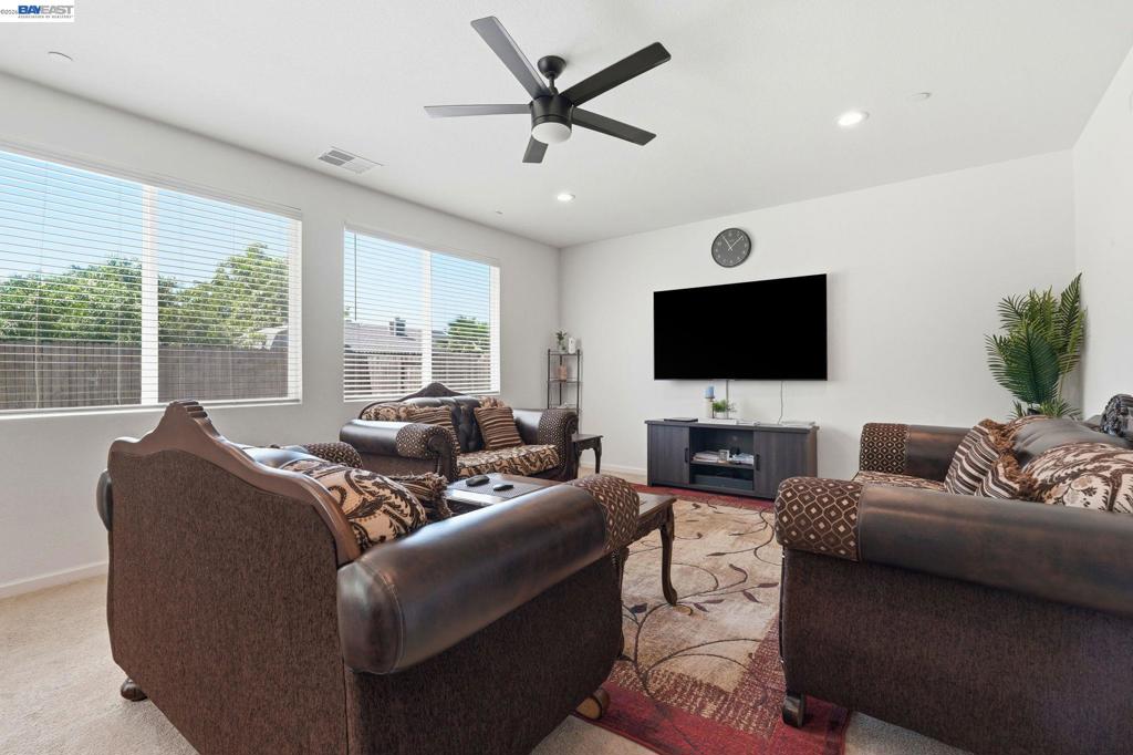 2126 Grapevine Dr Property Photo 6