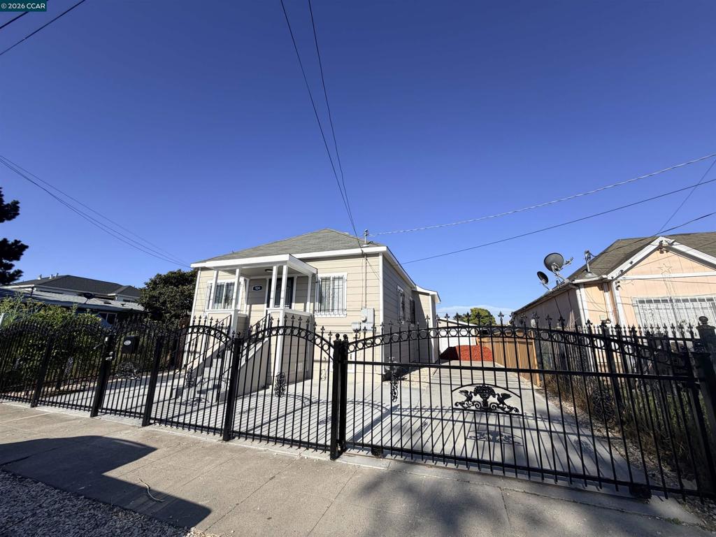 924 7th St Property Photo 1