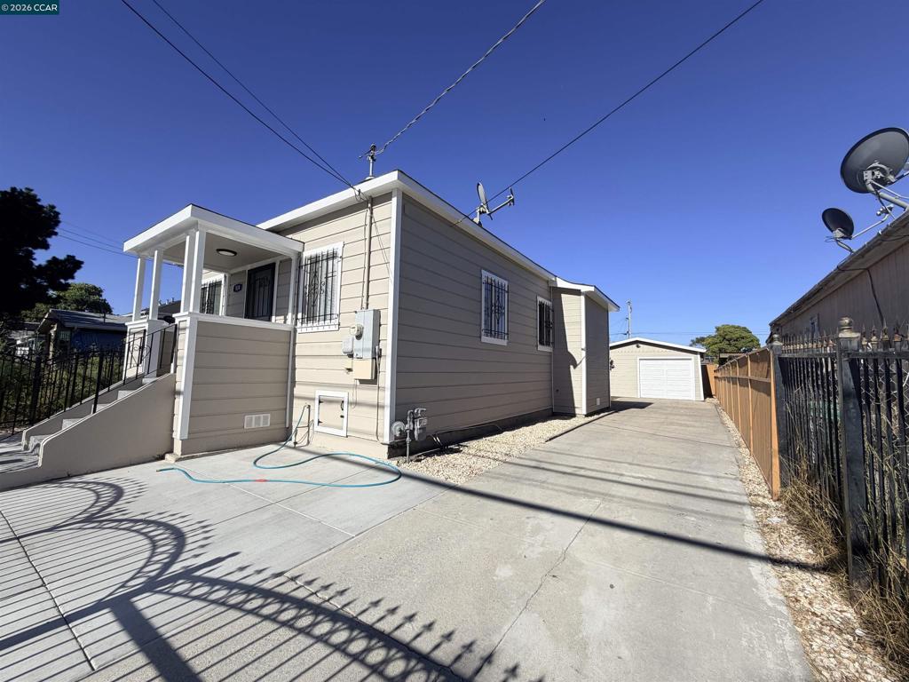924 7th St Property Photo 3