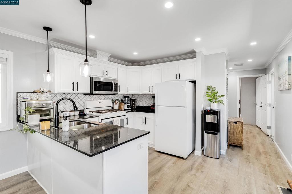 5751 Bridgehead RD Property Photo 1