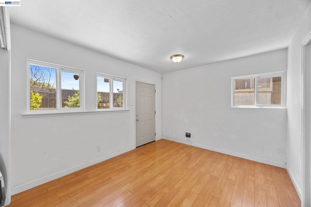 1828 Rosedale Ave Property Photo 2